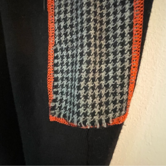 Modern Amusement sweater - Picture 3 of 5